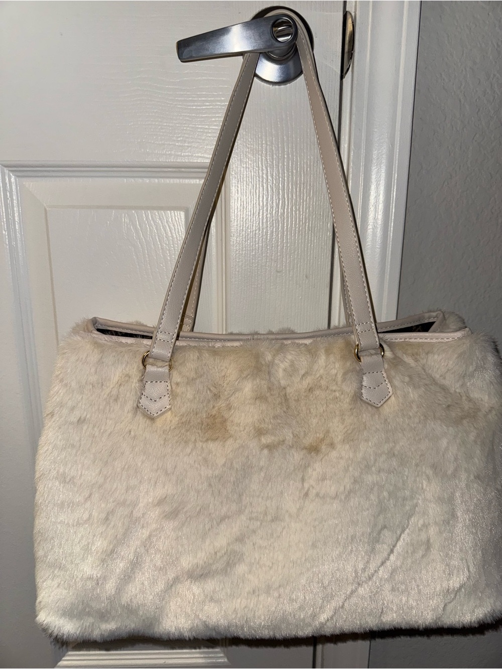 Juicy Couture White Faux Fur Shoulder Bag with Pom Pom Charm New with Tags - Picture 8 of 16